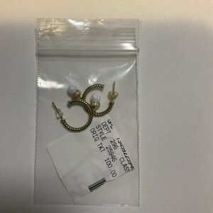 Gold and White Earrings with mother of pearl